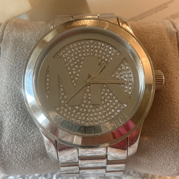 Michael Kors watch with crystals on the face. Silver tone. Stainless steel. main image 8